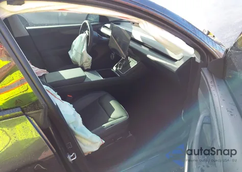 2026 Tesla Model Y Long Range Dual Motor All-Wheel Drive z USA, uszkodzony, nr VIN 7SAYGDED2TF385362